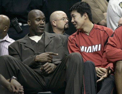 勇士主场力克雄鹿 库里31分领衔全队 双星合璧布阵显威