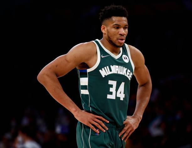 快船最新伤病报告：哈登右肩酸痛 对阵尼克斯出战成疑