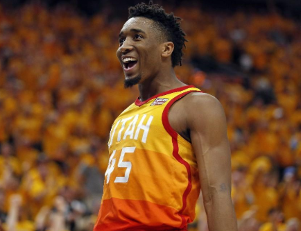 勒布朗准三双卢卡27分，湖人终结连败大胜老鹰