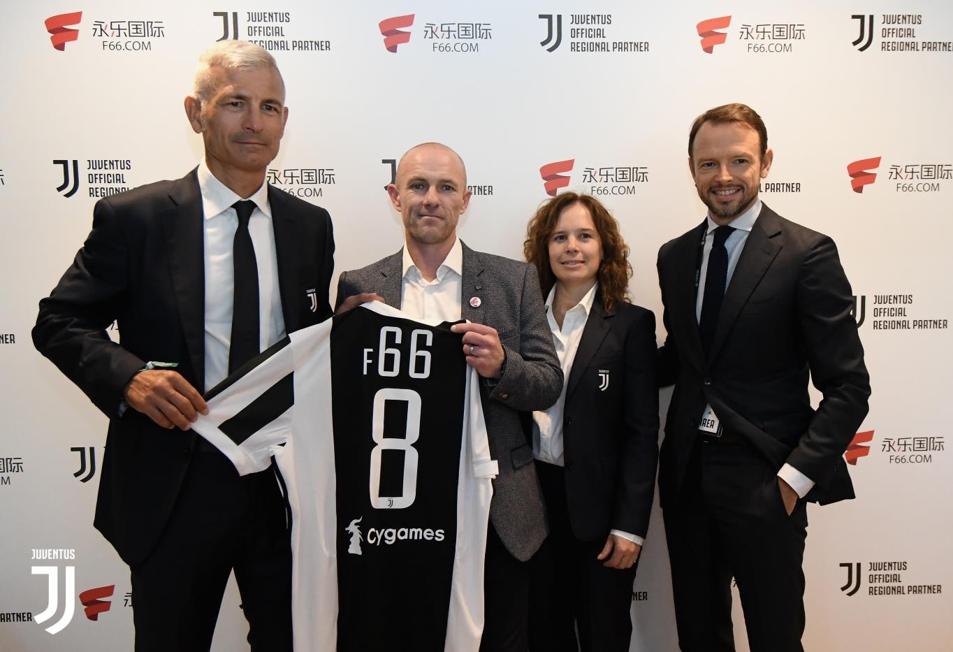 毫不知情！老鹰闪电交易，特雷·杨在替补席被告知交易，黯然离场