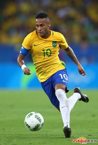 喀麦隆体育部长与足协主席埃托奥决裂，前者指责后者操纵选举