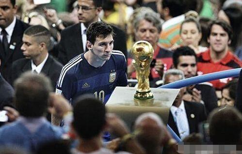 25场12负！曼联创51年之耻，媒体人开炮：没实力没自信太无聊