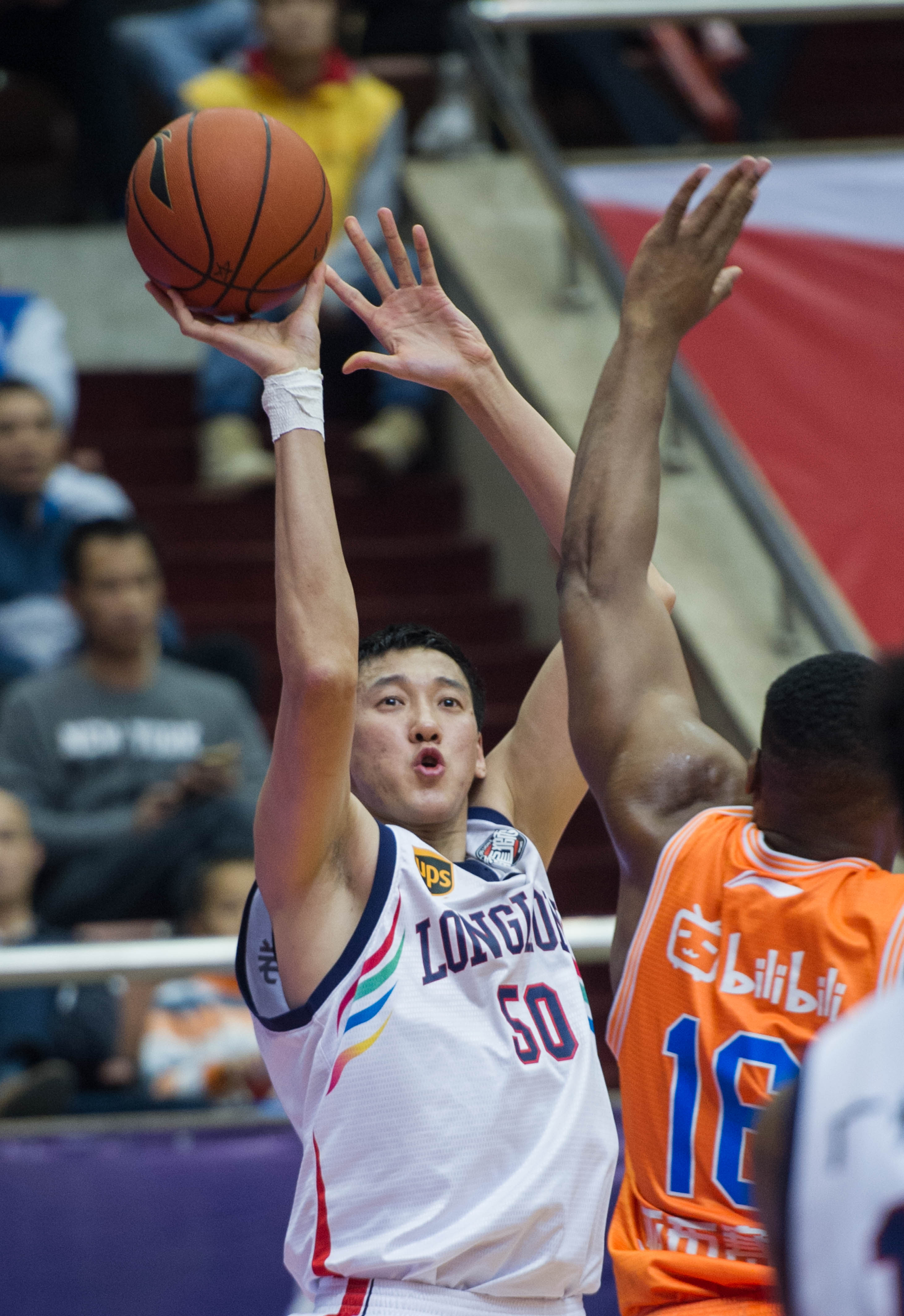 字母哥1断1帽拒绝湖人逆转，詹皇准三双成空砍，东契奇25中8致命6犯离场