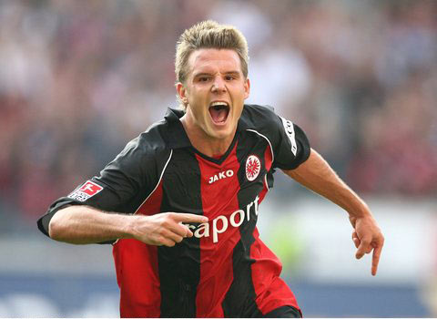 大谷翔平在 2024 年首场面对巨人的热身赛中再次击出超远本垒打