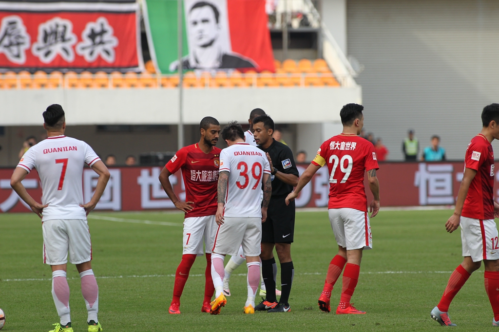 贝恩27分 魔术主场力克鹈鹕