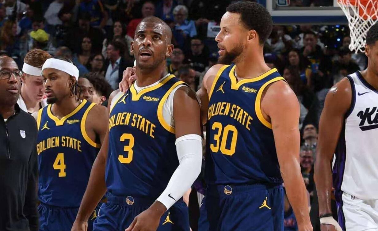 布克谈到对阵雄鹿的绝杀球： 当时那个战术本来是给KD设计的…