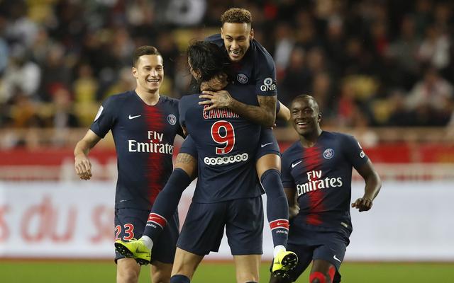 为什么跑垒员在冲向三垒时需要通过三垒教练的手势决定是否停驻